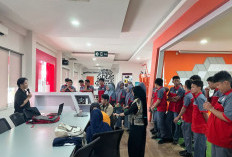 150 Siswa SMK Telkom Makassar Kunjungi Telkom AI Center
