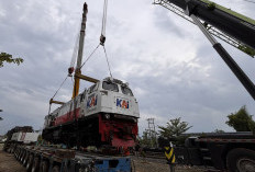 Sinergi Persiapan Angkutan Lebaran, KAI Logistik Kirim 12 Lokomotif ke Pulau Jawa