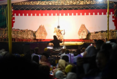 Wayang Kulit Semalam Suntuk di Kubu Raya, Wabup Sukiryanto: Serasa Pulang ke Wonogiri