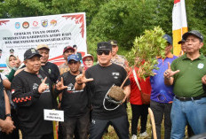 Lawan Emisi Gas Rumah Kaca, Bupati Sujiwo Ajak Tanam Pohon