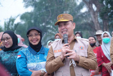 Pemprov Kalbar Salurkan Ribuan Liter Air Bersih dan Gelar Pasar Murag Bagi Warga Terdampak Karhutla