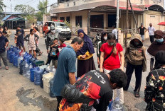 PPUKRN Kalbar Salurkan Air Bersih dan Logistik untuk Warga Terdampak Kekeringan