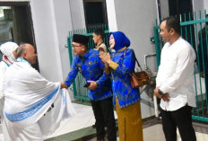 Titip Doa untuk Daerah, Bupati Kubu Raya Lepas 35 Calon Haji di Embarkasi Batam
