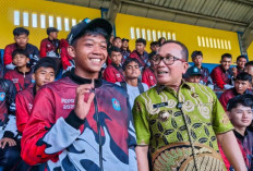 Bupati Sujiwo Beri Bonus untuk Atlet Popda Kubu Raya
