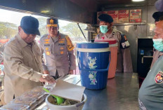 Prabowo Bersama Kapolri dan Kapolda NTT Cek Bantuan Pengungsi Nagekeo  