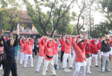 Ribuan Warga Pontianak Barat Meriahkan Jalan Sehat dan Zumba HUT RI ke-81