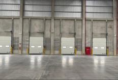 Jenis dan Kegunaan Industrial Door dan Dock Leveler dalam Industri