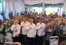 Menko Pangan Zulkifli Hasan Pastikan Pupuk Aman dan Harga Gabah Menguntungkan Petani Kubu Raya