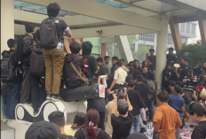 Setelah Aksi Tegang Sejak Sore, 6 Mahasiswa Korban Akhirnya Dipulihkan Statusnya Untan Cabut Skors