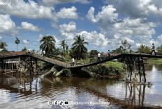 Tinjau Jembatan Roboh, Bupati Sujiwo: Pembangunan Ditarget 2027 Senilai Rp25 Miliar