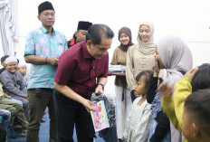 150 Siswa di Pontianak Terima Bantuan Tas dan Alat Tulis