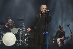 Dari Perkampungan Urban Jakarta Mendunia: Ikon Rock Legendaris Shirley Manson (Garbage) Kenakan Label Fashion 