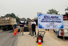BRI Finance Gandeng Relawan Nanda Ladio Peduli untuk Perbaikan Jalan Berlubang di Pekanbaru