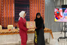 Ketua DWP Kementerian LH Kagumi UMKM Center Dekranasda Pontianak