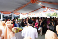 DWP Pontianak Gelar Bazar Sembako Murah di Halaman Kantor Wali KotaDWP Pontianak, bazar sembako murah, bazar m